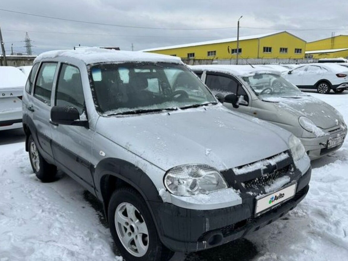 Купить б/у Chevrolet Niva I Рестайлинг 1.7 MT (80 л.с.) 4WD бензин ...