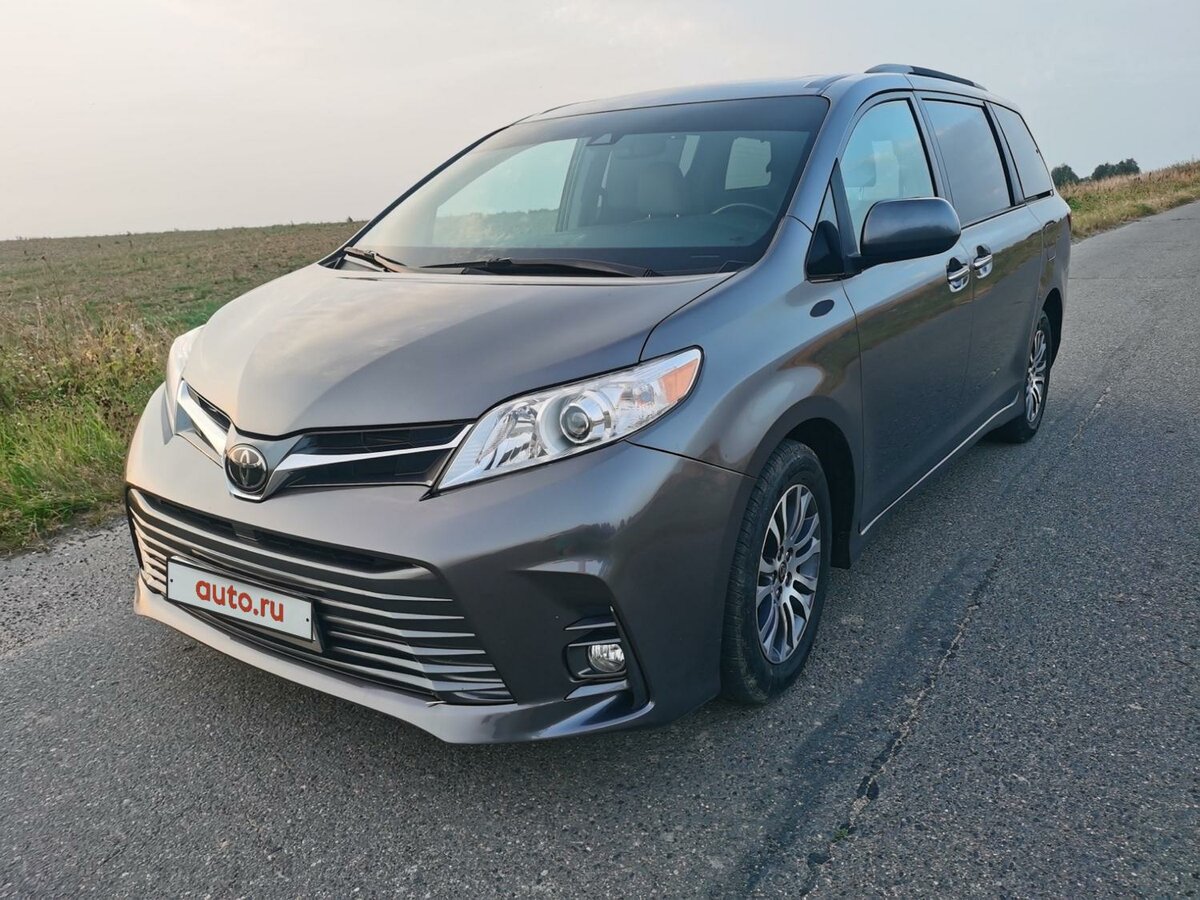 Toyota Sienna III