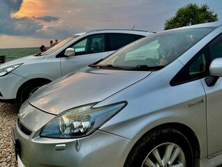 2009 Toyota Prius III (XW30), серебристый, 1300000 рублей, вид 1