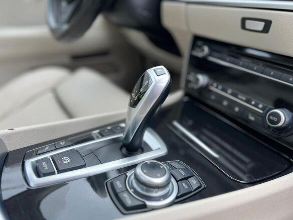 2012 BMW 5 серии Gran Turismo 535i xDrive VI (F10/F11/F07), серый, 1949000 рублей - вид 11