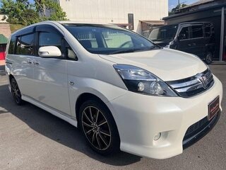 2013 Toyota ISis I Рестайлинг, белый, 900000 рублей, вид 1