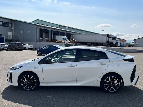 2018 Toyota Prius IV Рестайлинг (XW50), белый, 2350000 рублей - вид 19