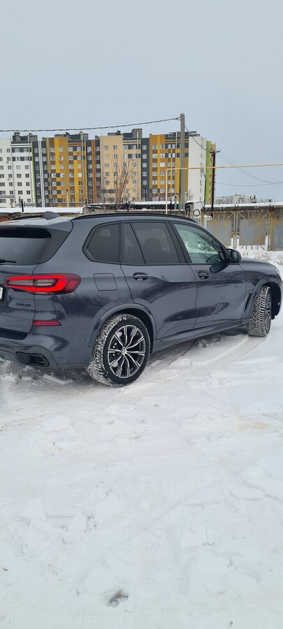 2021 BMW X5 40i IV (G05), серый, 7150000 рублей - вид 2
