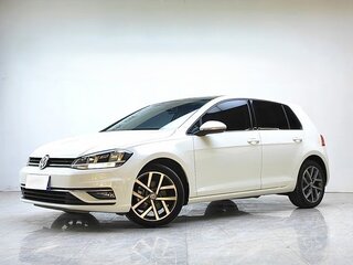 2020 Volkswagen Golf VII Рестайлинг, белый, 1370000 рублей, вид 1