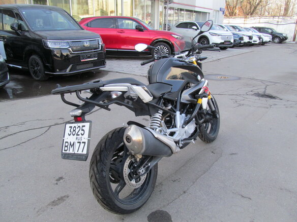 Купить б/у BMW G 310 R инжектор 6 передач в Москве: чёрный naked bike ...