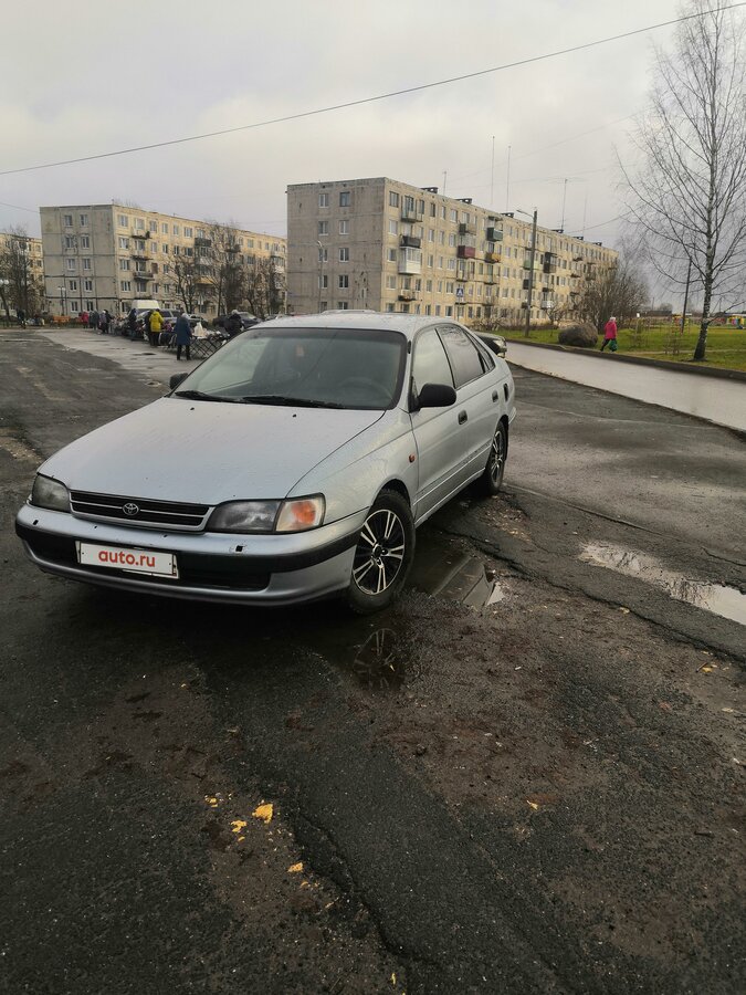 Тойота карина е лифтбек