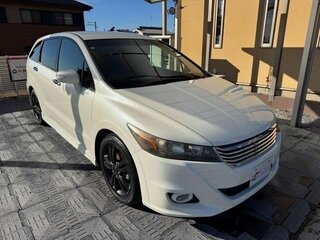 2014 Honda Stream II Рестайлинг, белый, 890000 рублей, вид 1
