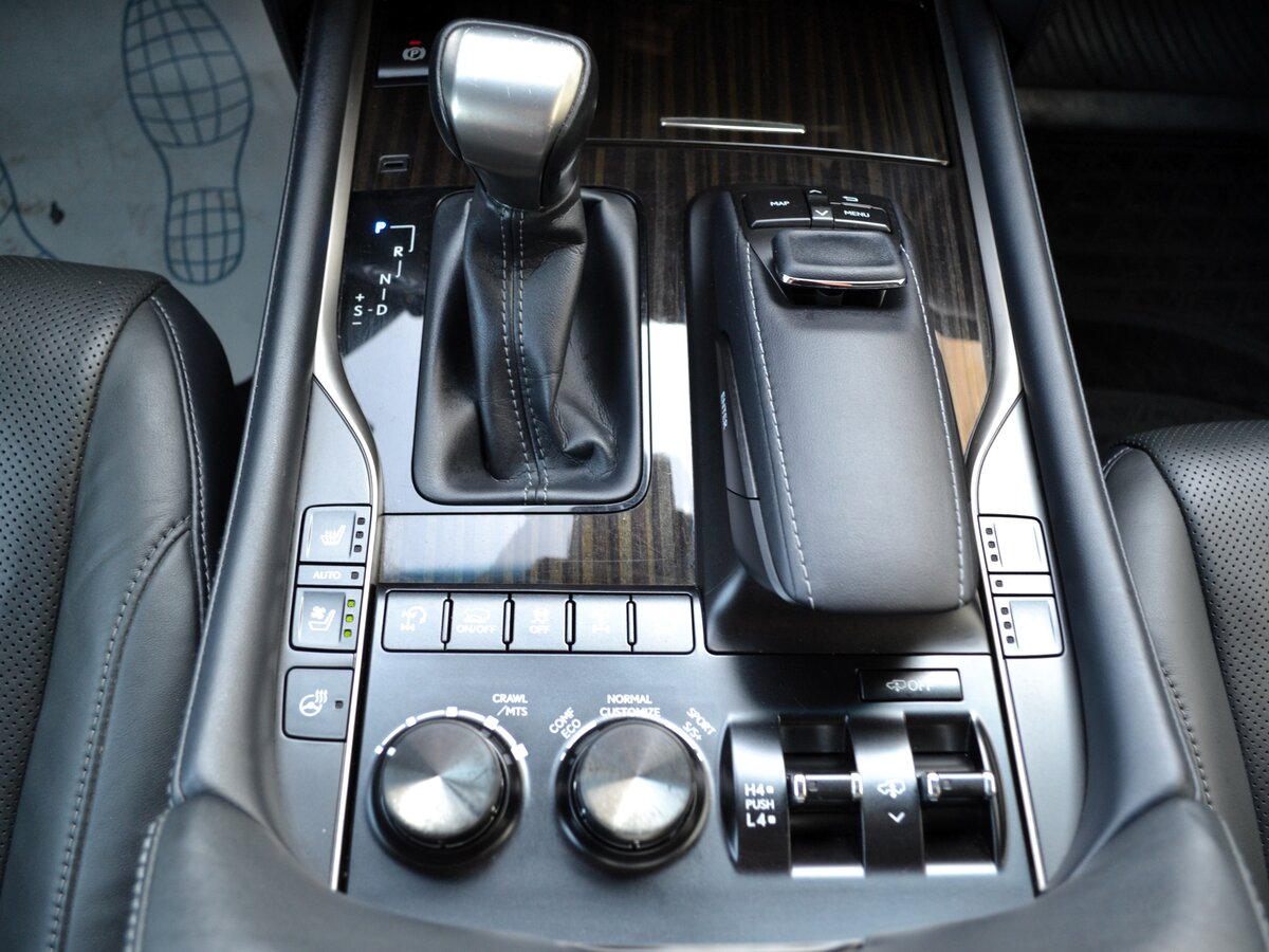 LEXUS LX - фото 12