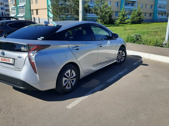 2016 Toyota Prius IV (XW50), серый, 1600000 рублей - вид 3