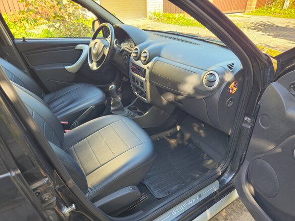 Купить б/у Renault Sandero I Stepway 1.6 MT (84 л.с.) бензин механика в ...