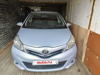 2012 Toyota Vitz III (XP130), серый, 700000 рублей, вид 1