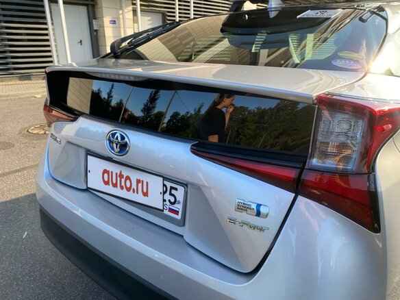 2020 Toyota Prius IV Рестайлинг (XW50), серый, 2370000 рублей - вид 7