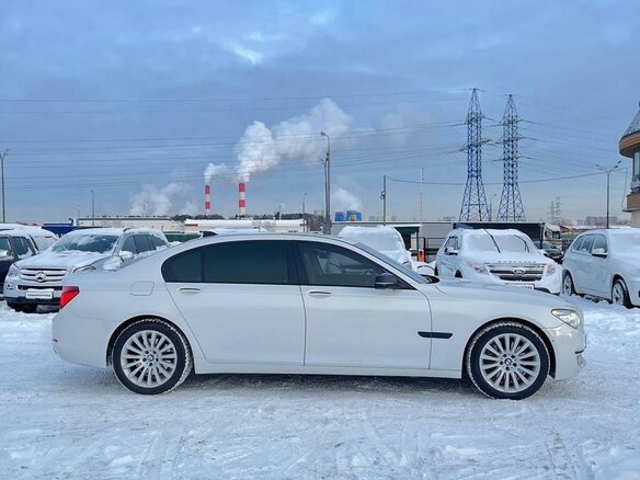 2012 BMW 7 серии 740Li xDrive V (F01/F02/F04) Рестайлинг, белый - вид 4