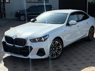 2024 BMW 5 серии 520i VIII (G60/G61/G68), белый, 5910000 рублей, вид 1