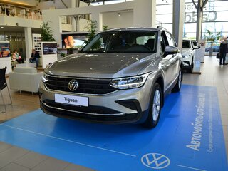 2021 Volkswagen Tiguan II Рестайлинг, серебристый, 2793934 рублей, вид 1