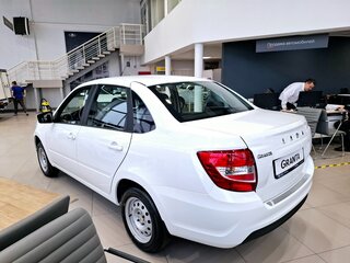 2025 Lada (ВАЗ) Granta I Рестайлинг, белый, 1074000 рублей, вид 3