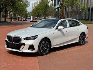 2025 BMW 5 серии Long 530Li xDrive VIII (G60/G61/G68), белый, 6490000 рублей, вид 1