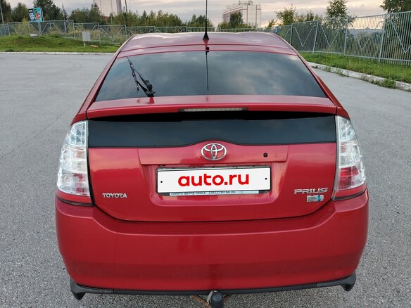 2009 Toyota Prius II Рестайлинг (XW20), красный, 920000 рублей - вид 3