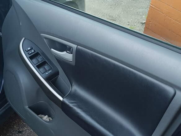 2011 Toyota Prius III Рестайлинг (XW30), фиолетовый, 999999 рублей - вид 15