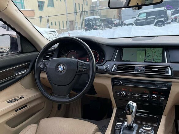 2012 BMW 7 серии 740Li xDrive V (F01/F02/F04) Рестайлинг, белый - вид 13