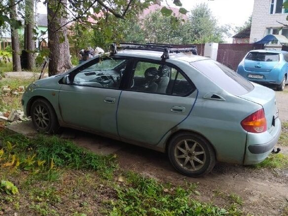 1998 Toyota Prius I (XW10), голубой, 250000 рублей - вид 3