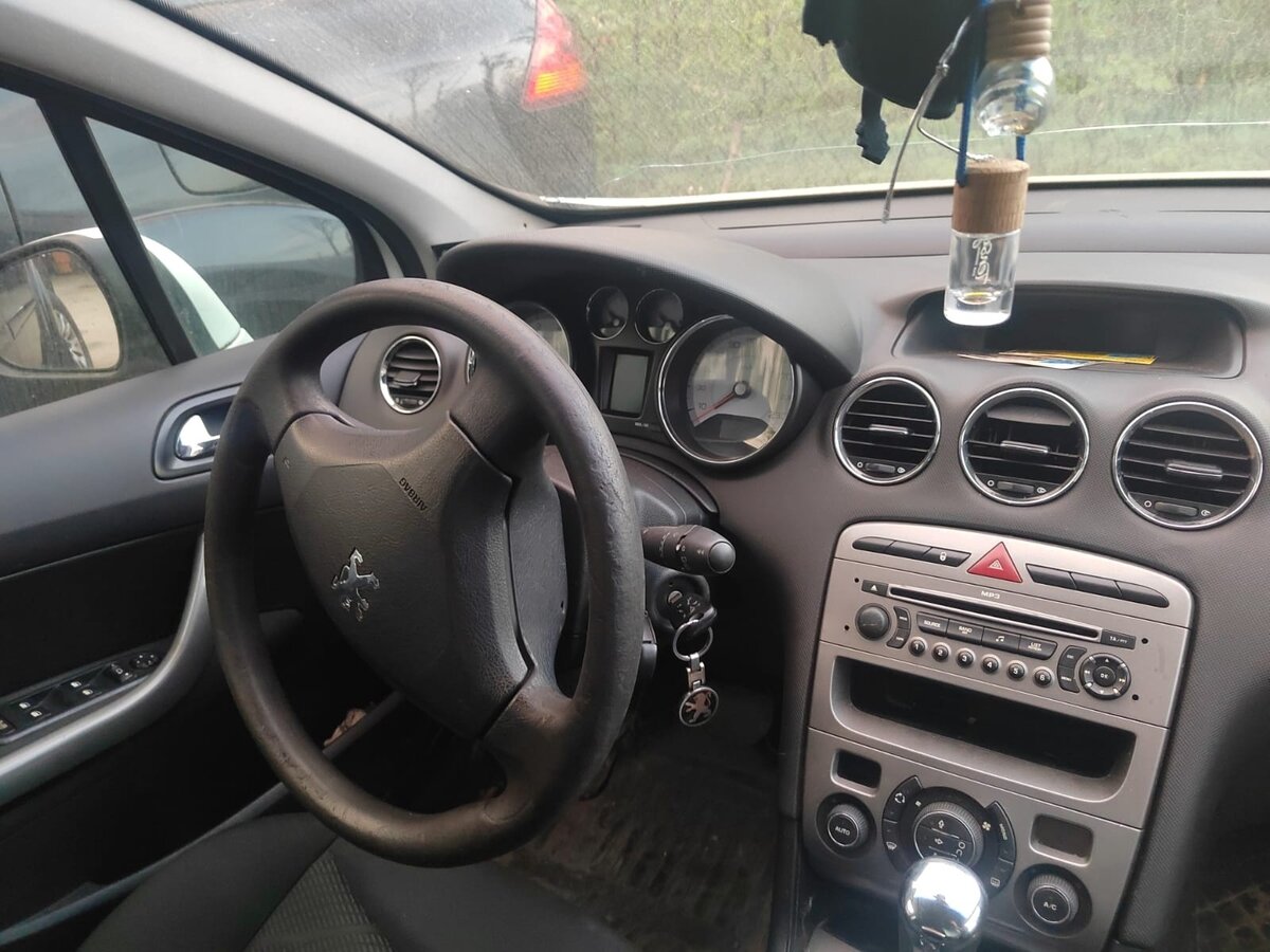 Купить б/у Peugeot 308 I 1.6 AT (120 л.с.) бензин автомат в Сочи: белый ...