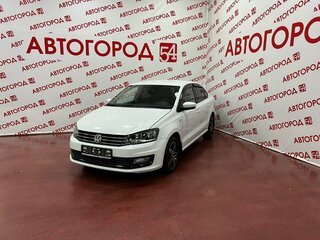 2016 Volkswagen Polo V Рестайлинг, белый, 840000 рублей, вид 1
