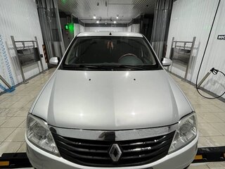 2011 Renault Logan I Рестайлинг, серебристый, 300000 рублей, вид 1