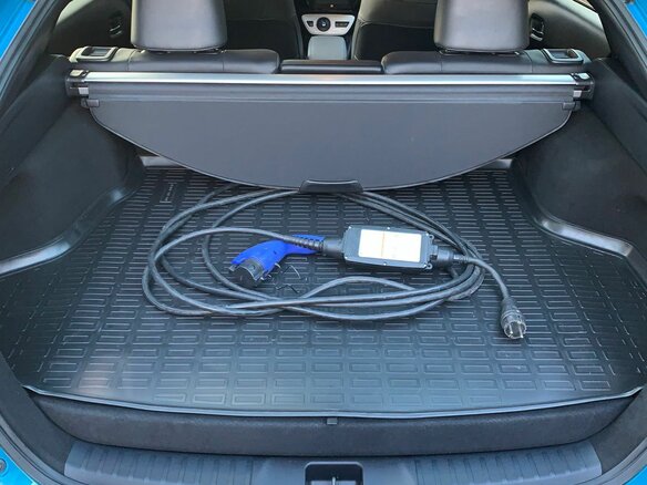 2018 Toyota Prius PHV ZVW52 Prime IV (XW50), голубой, 1960000 рублей - вид 11