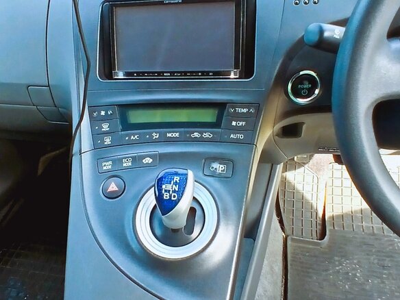 2010 Toyota Prius III (XW30), серый, 1030000 рублей - вид 17