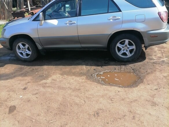 1998 Lexus RX 300 I, серебристый, 900000 рублей - вид 3