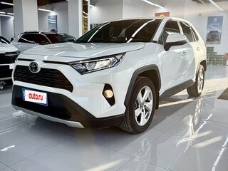 2021 Toyota RAV4 V (XA50), белый, 2450000 рублей, вид 1