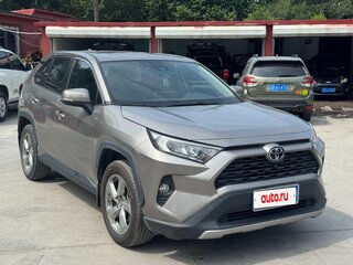 2022 Toyota RAV4 V (XA50), серебристый, 2670000 рублей, вид 1