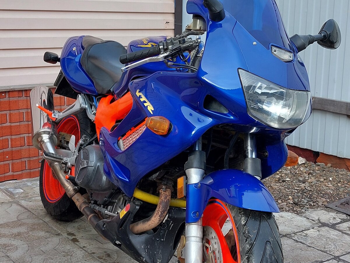 Купить б/у Honda VTR 1000 карбюратор 6 передач в Канске: синий спорт ...