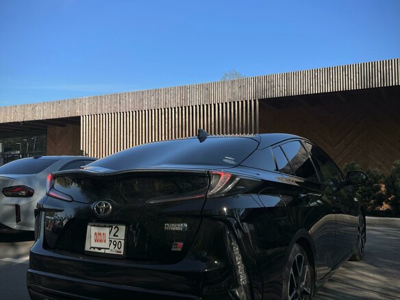 2017 Toyota Prius PHV ZVW52 IV (XW50), чёрный, 2250000 рублей - вид 8