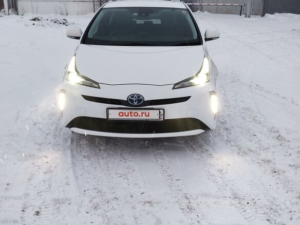 2019 Toyota Prius PHV ZVW52 Prime IV (XW50), белый, 1900000 рублей