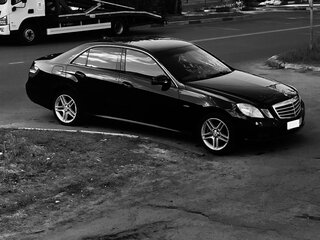 2009 Mercedes-Benz E-Класс 220 5G-Tronic IV (W212, S212, C207), чёрный, 1240000 рублей, вид 1