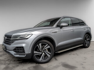 2020 Volkswagen Touareg III, серебристый, 4700000 рублей, вид 1
