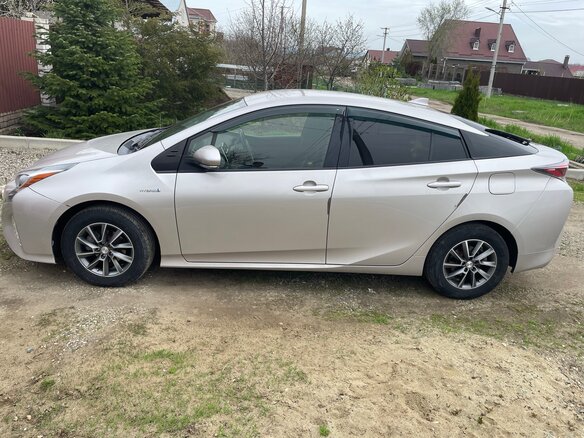 2016 Toyota Prius IV (XW50), серый, 1840000 рублей - вид 4