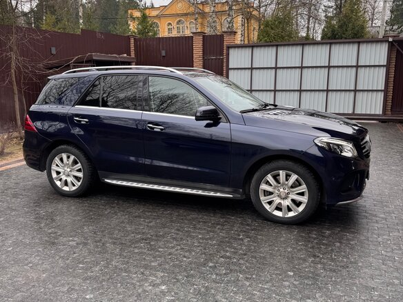 2016 Mercedes-Benz GLE 500 I (W166), синий, 4500000 рублей - вид 2