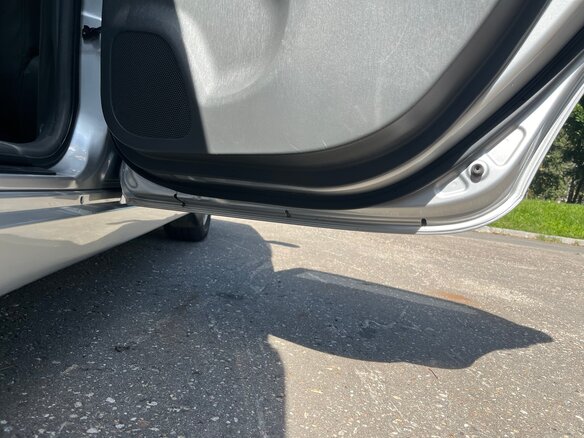 2010 Toyota Prius III (XW30), серебристый, 1050000 рублей - вид 18