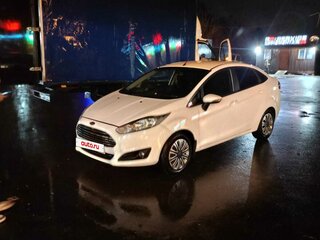 2016 Ford Fiesta Mk6 Рестайлинг, белый, 550000 рублей, вид 1