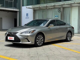2022 Lexus ES 300h VII Рестайлинг, серебристый, 3575000 рублей, вид 1