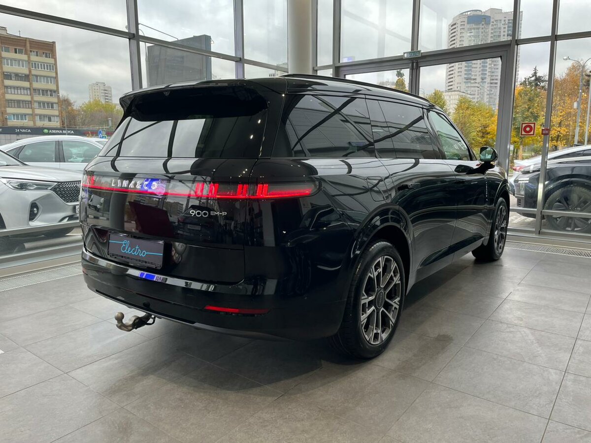 Lynk & Co 900