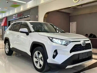 2022 Toyota RAV4 V (XA50), белый, 2200000 рублей, вид 1