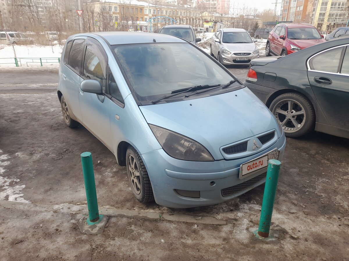 Митсубиси кольт голубой