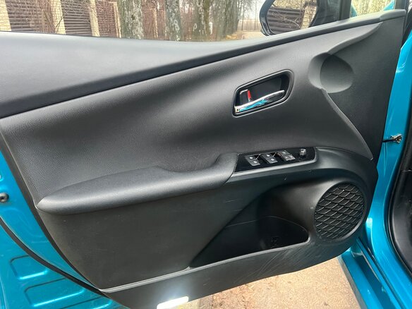 2018 Toyota Prius PHV ZVW52 IV (XW50), голубой, 1930000 рублей - вид 11