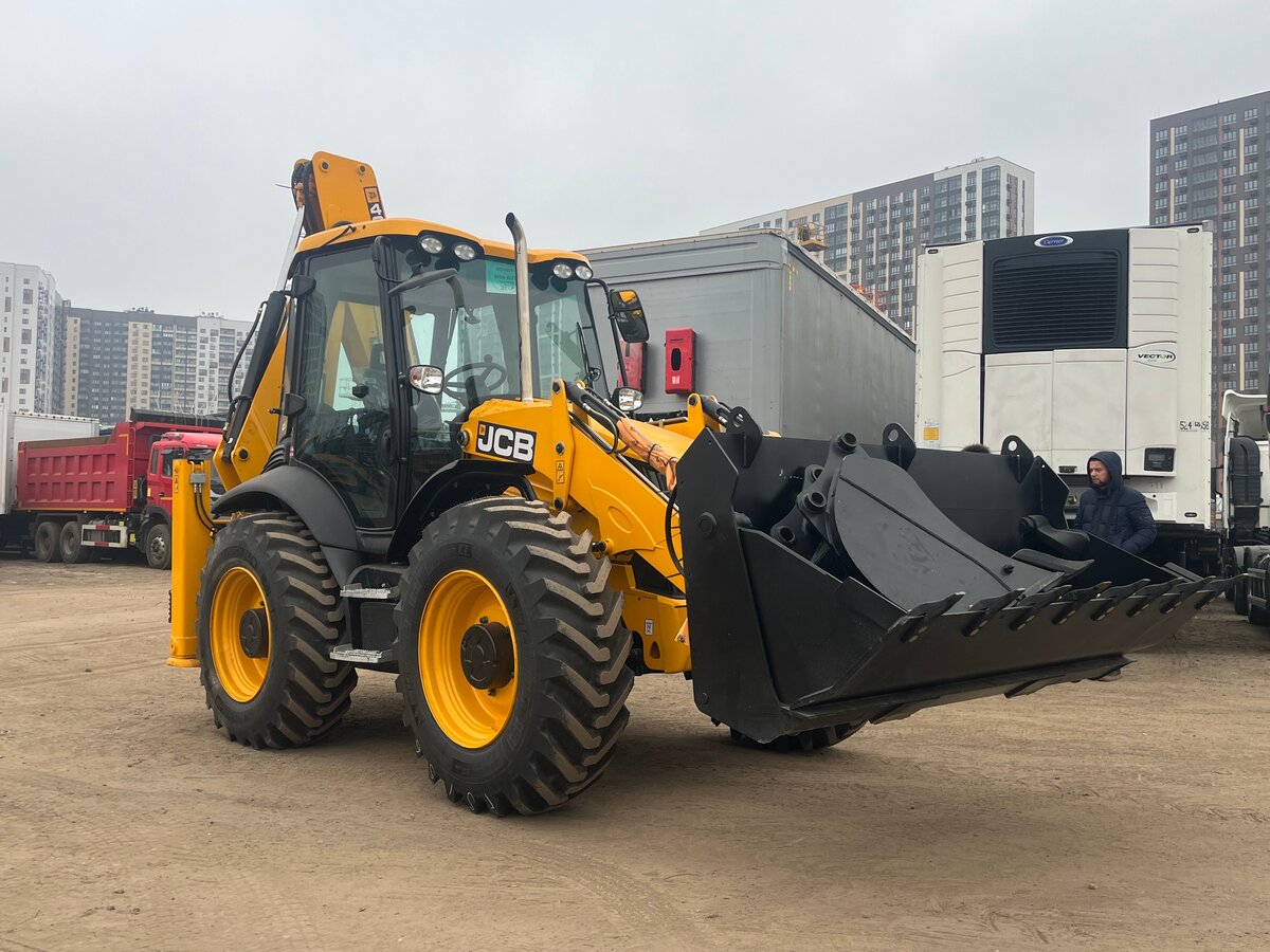 Экскаватор-погрузчик