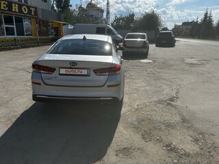 2019 Kia Optima IV Рестайлинг, серебристый, 1650000 рублей, вид 4