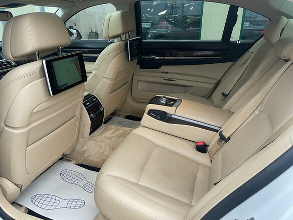 2012 BMW 7 серии 740Li xDrive V (F01/F02/F04) Рестайлинг, белый - вид 7